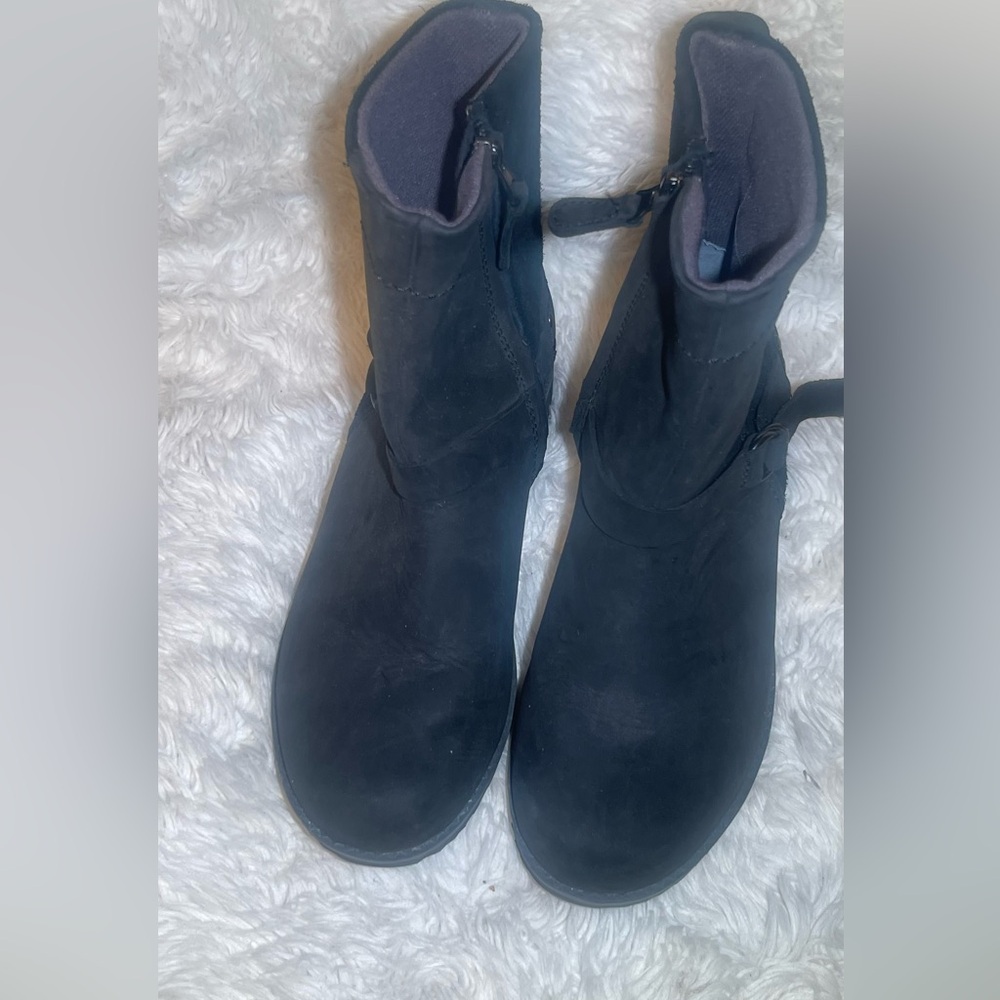 Eddie Bauer women’s Black leather Ankle Boots size 6.5